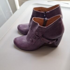 Miz Mooz Silas Buttoned Pruple Leather Ankle Booties Size 91/2